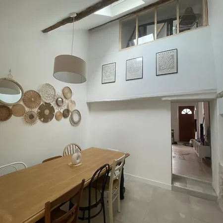 Latypique ביומונט-סור-סרטה