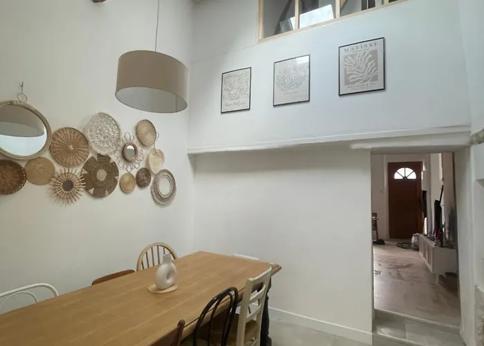 Latypique ביומונט-סור-סרטה